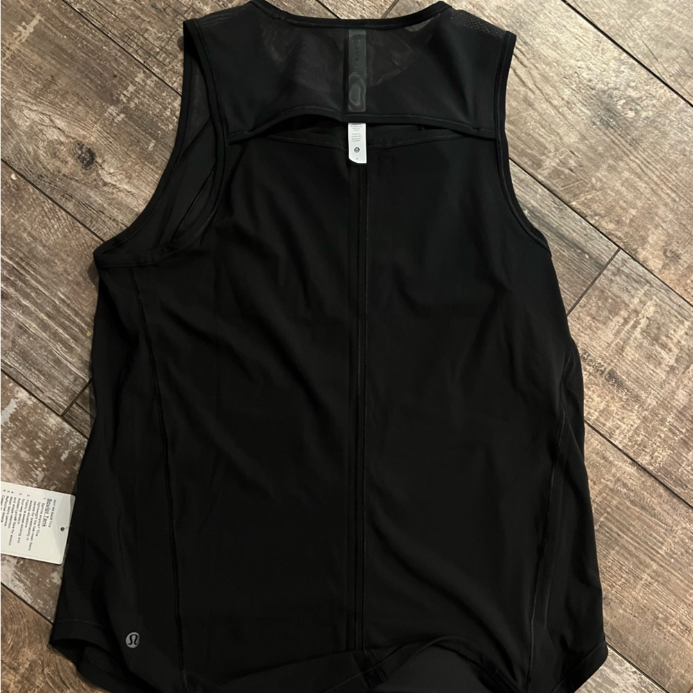 BNWT Sculpt tank size 8